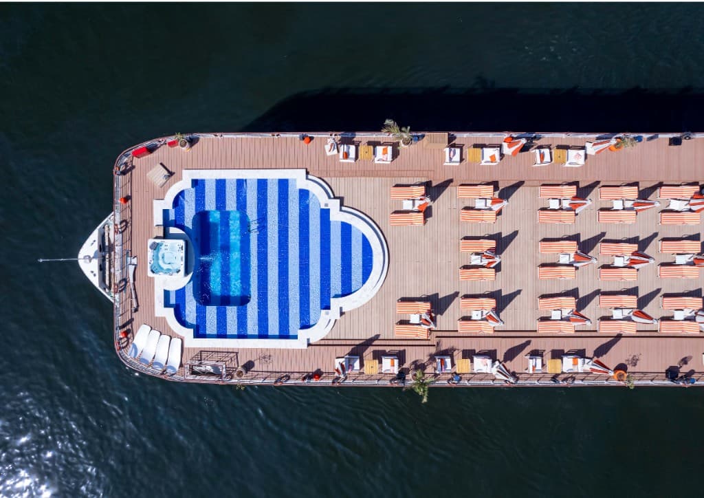 Aerial view of the Grand Mandarin pool deck