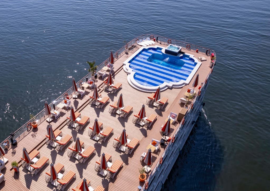 Grand Mandarin swimming pool